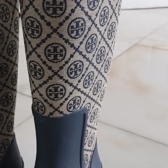 Tory Burch - Elegant Women's Patterned Rain Boots - Picture 2 of 6